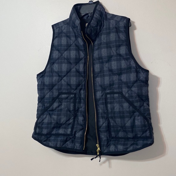 Black & Gray Plaid Puffer Vest 💕 - Picture 2 of 2